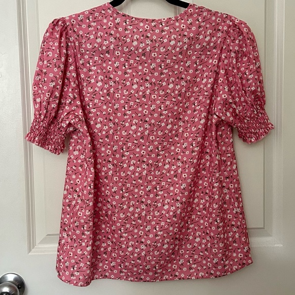 Pink Dainty Floral V-Neck Top Puff Short Sleeves - Picture 2 of 4